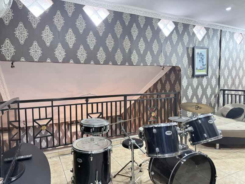 dijual rumah hadap taman di griya bintara indah bekasi
