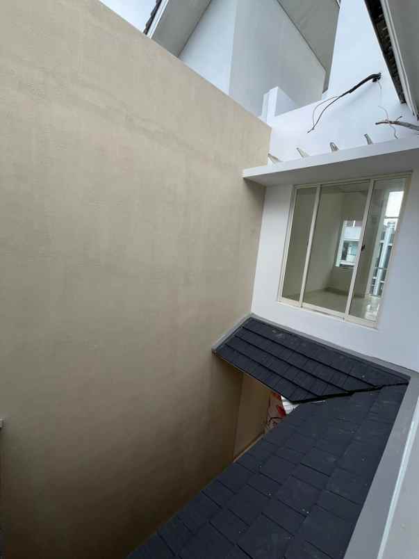 dijual rumah imperial golf pakuwon indah