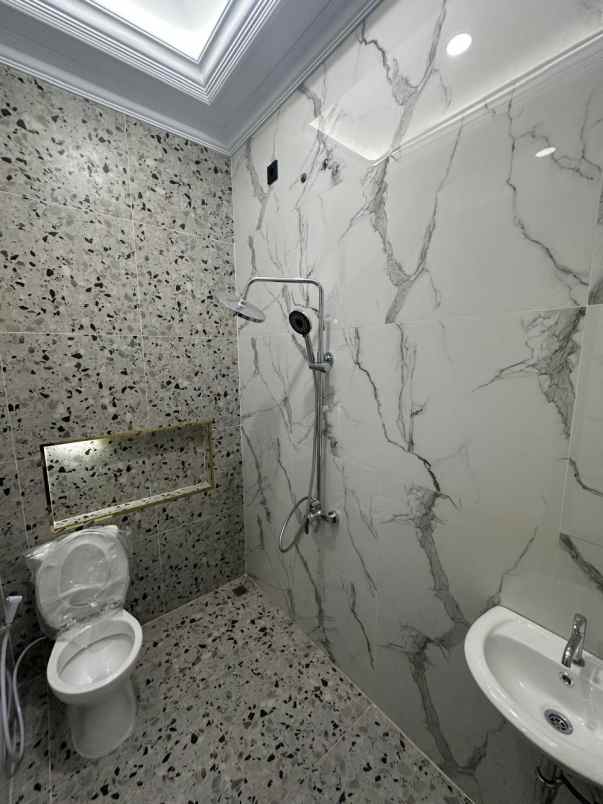 dijual rumah jagakarsa jakarta selatan