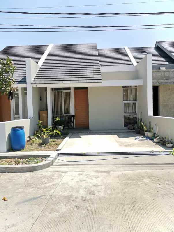 dijual rumah jalan ciganitri ii