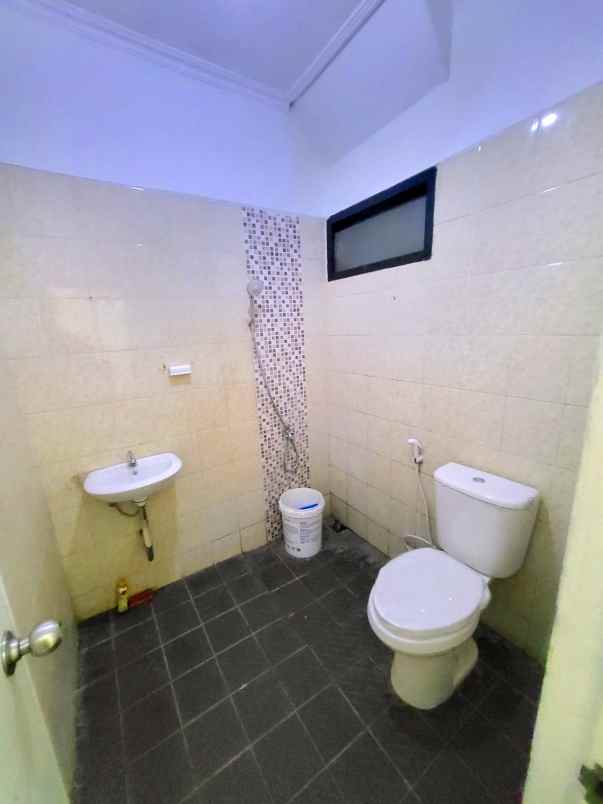 dijual rumah jalan derwati