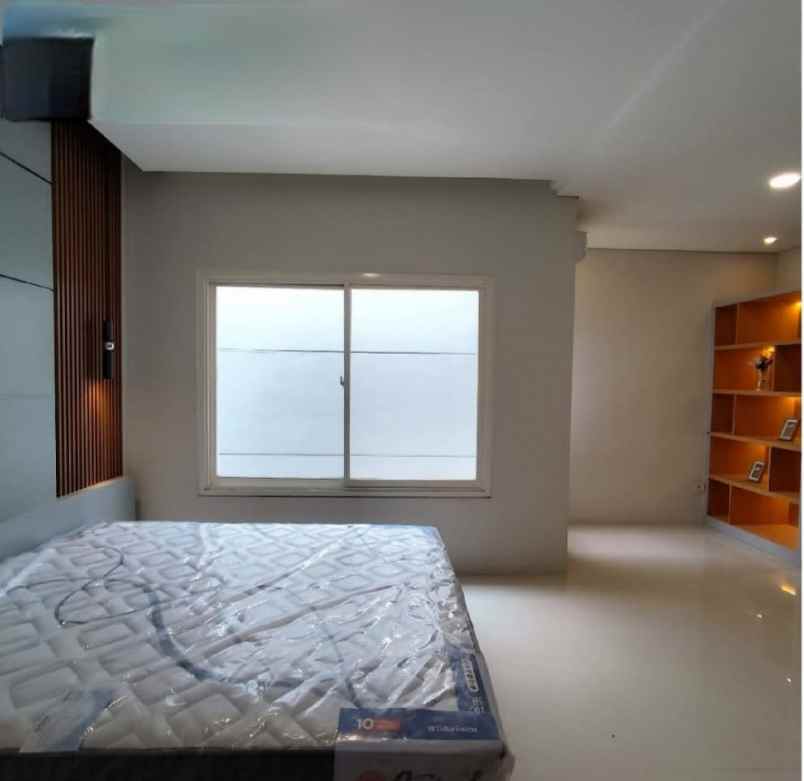 dijual rumah jalan dian istana