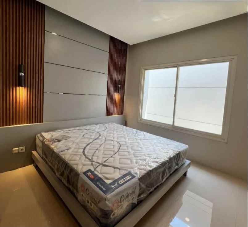 dijual rumah jalan dian istana