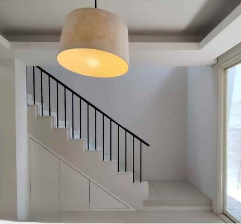 dijual rumah jalan dian istana