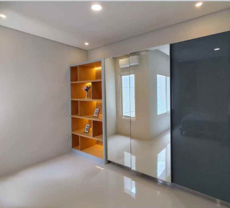 dijual rumah jalan dian istana