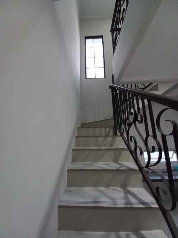 dijual rumah jalan h kocen