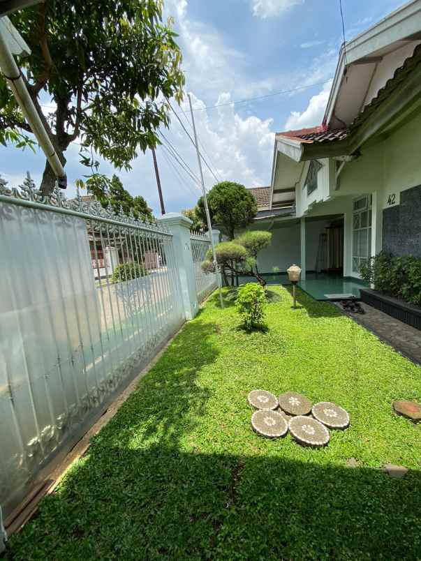 dijual rumah jalan jupiter margahayu raya