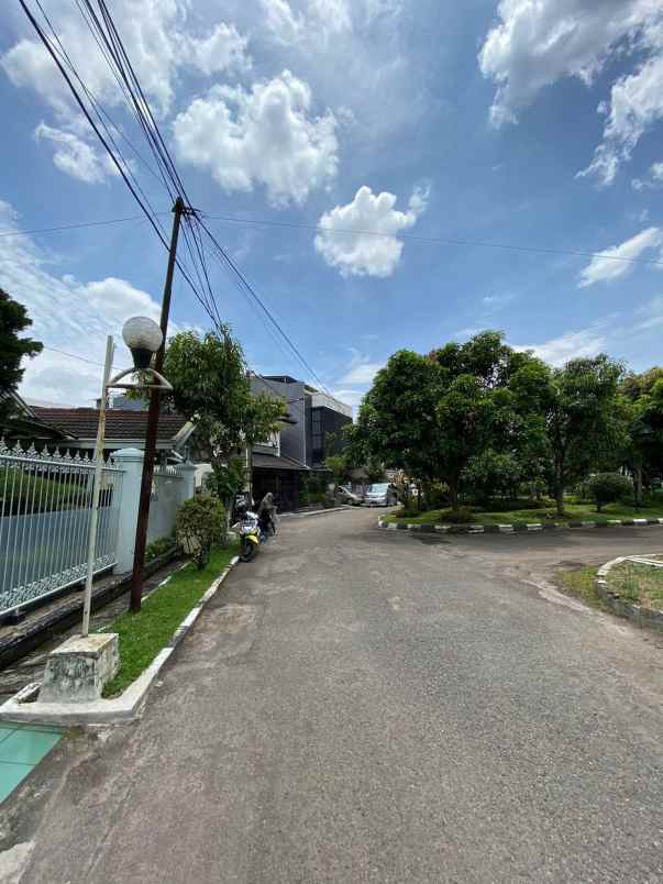 dijual rumah jalan jupiter margahayu raya