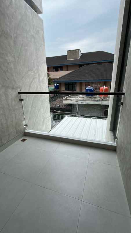 dijual rumah jalan nangka cengkareng