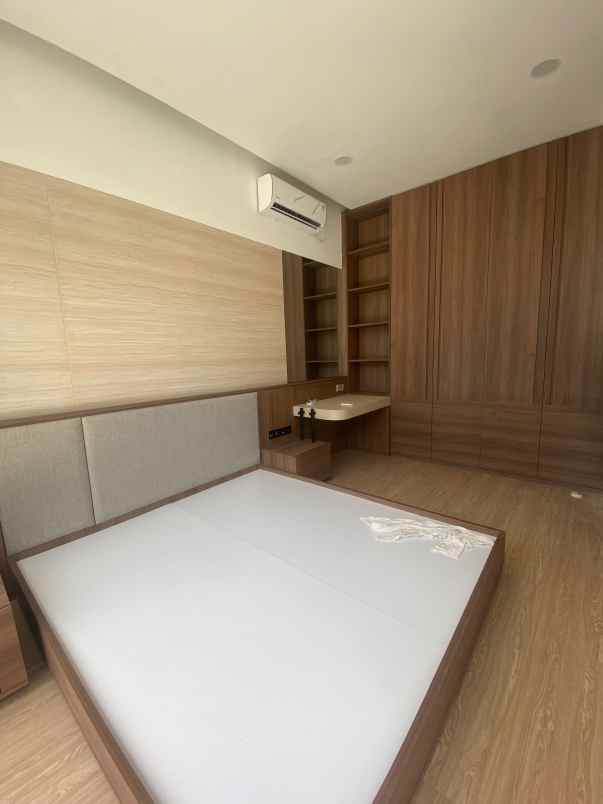 dijual rumah jalan nangka cengkareng