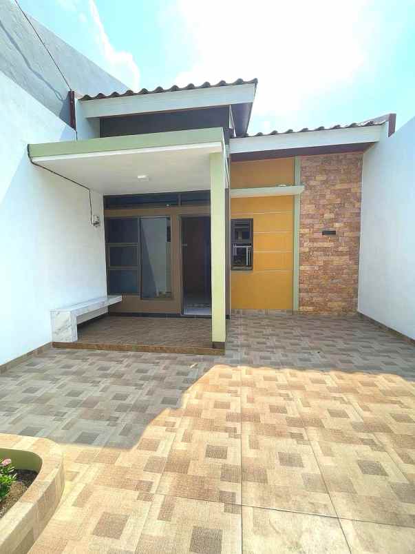 dijual rumah jalan raya arinda pondok aren
