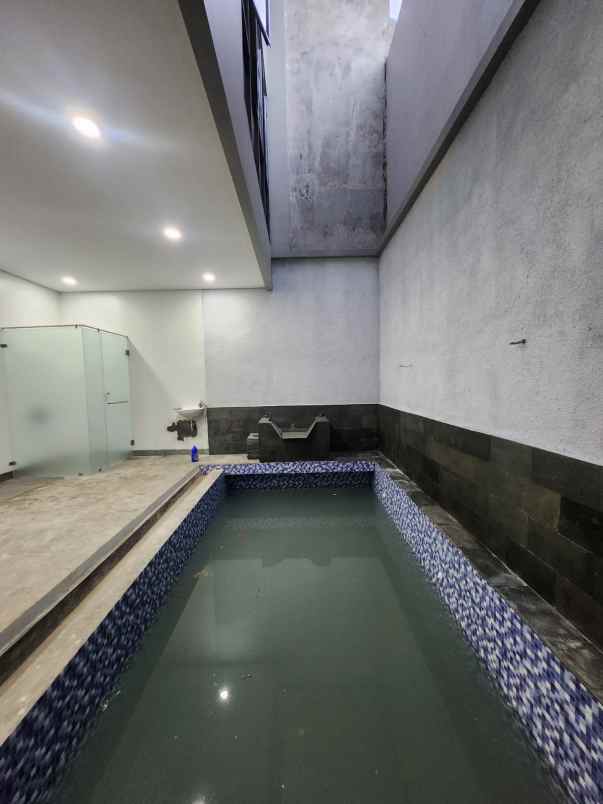 dijual rumah jalan raya cilandak