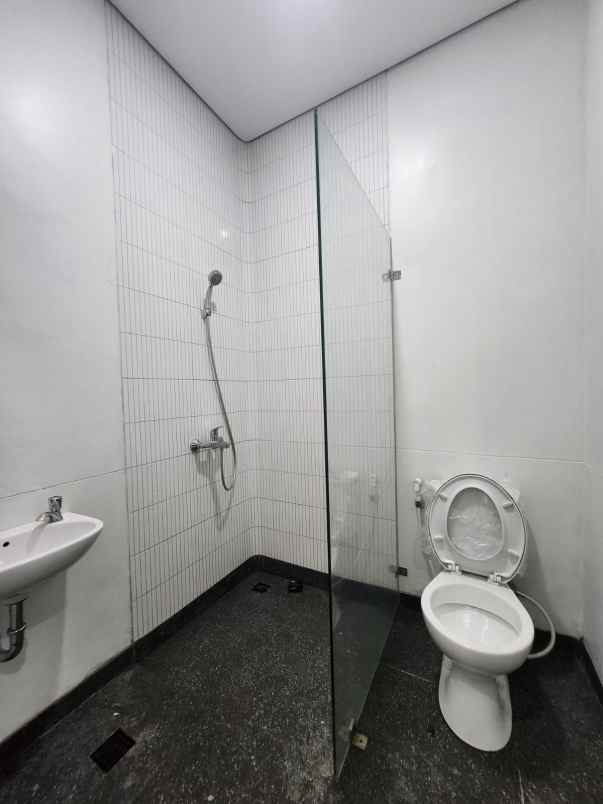 dijual rumah jalan raya cilandak