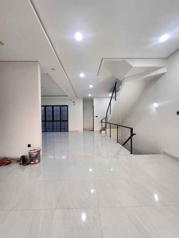 dijual rumah jalan raya cilandak