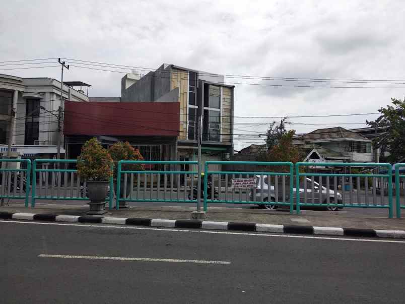 dijual rumah jalan raya diponegoro