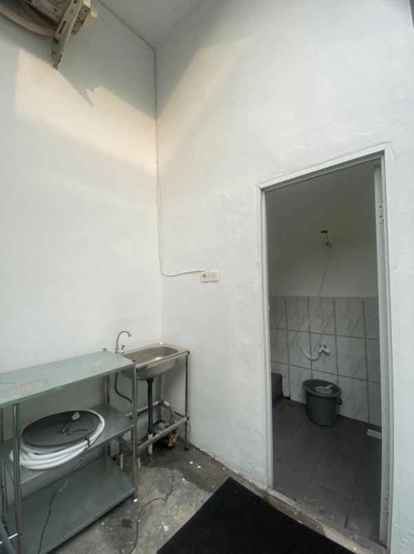 dijual rumah jalan raya megu cisoka