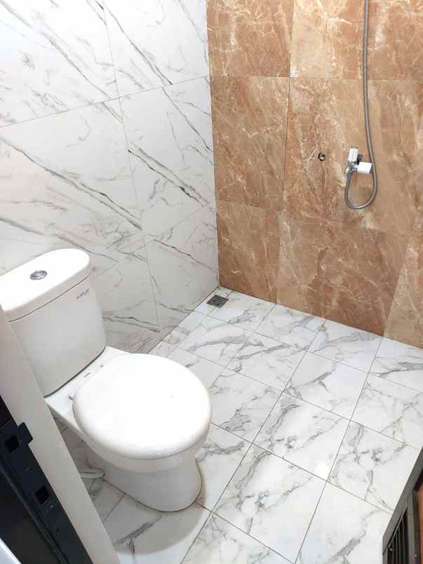 dijual rumah jalan raya tajem