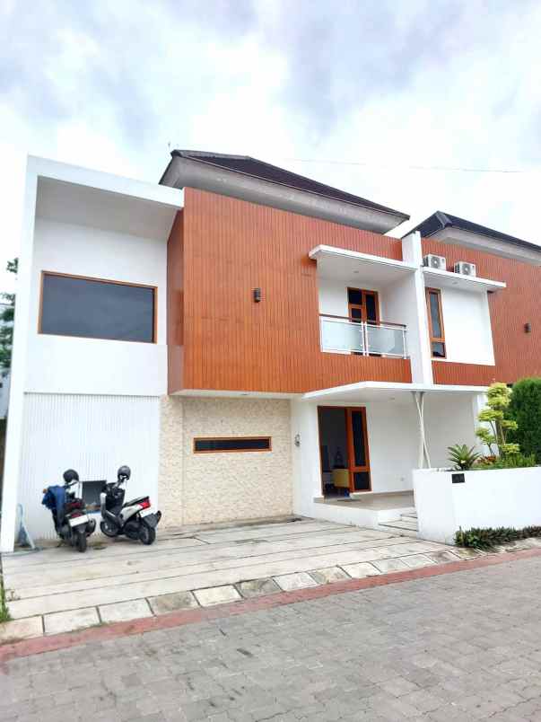 dijual rumah jalan raya tajem