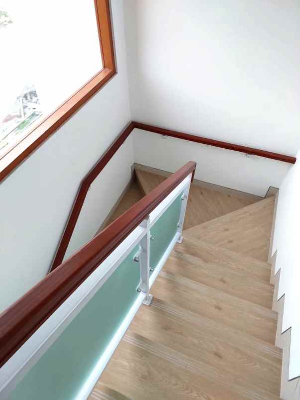 dijual rumah jalan raya tajem