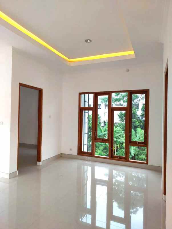 dijual rumah jalan raya tajem