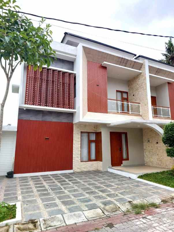 dijual rumah jalan raya tajem