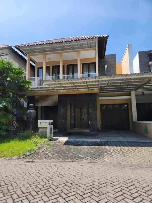 dijual rumah jalan royal residence