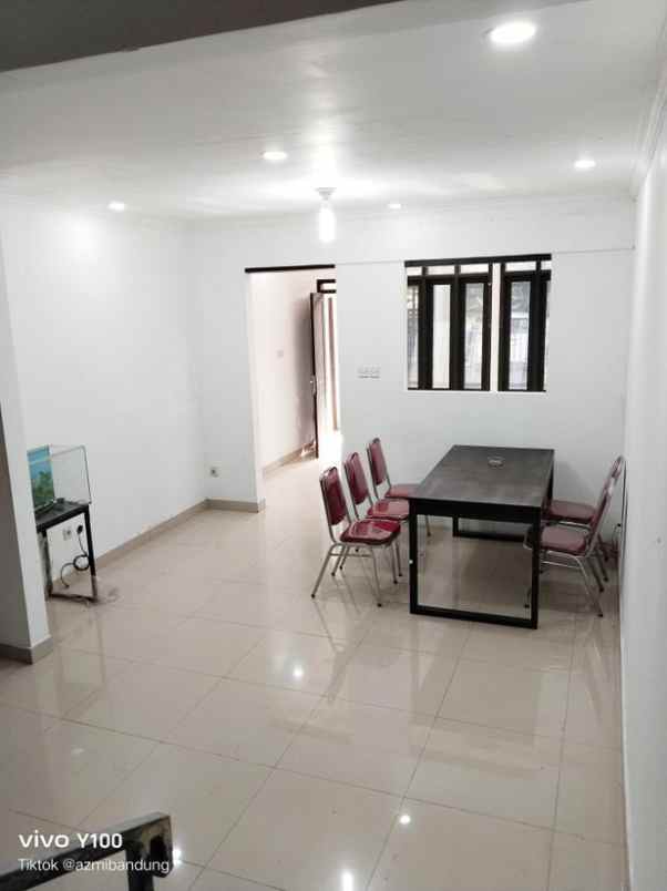 dijual rumah jalan salendro