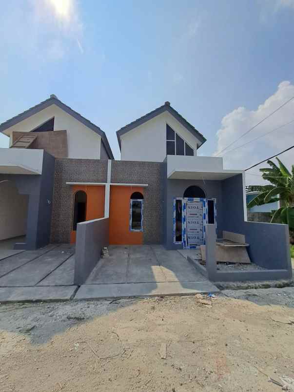 dijual rumah jalan srijaya