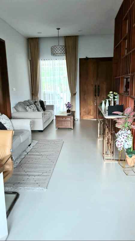 dijual rumah jl cigadung