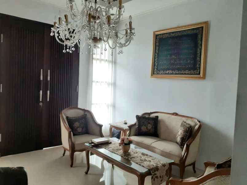 dijual rumah jl cigadung sayap dago