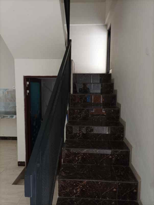 dijual rumah jl cipinang muara duren