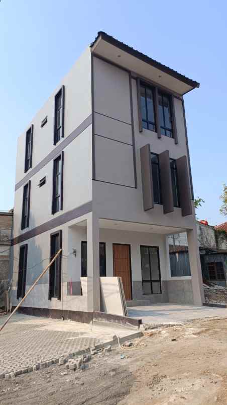 Rumah Baru 3 Lantai Dalam Cluster Di Tb Simatupang Jati Padang Jakarta