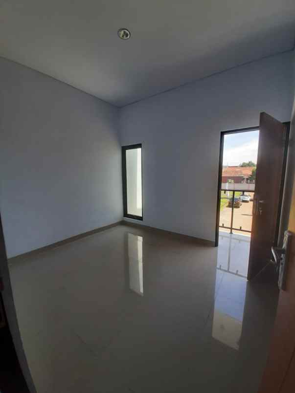 dijual rumah jl h tari taman rahayu