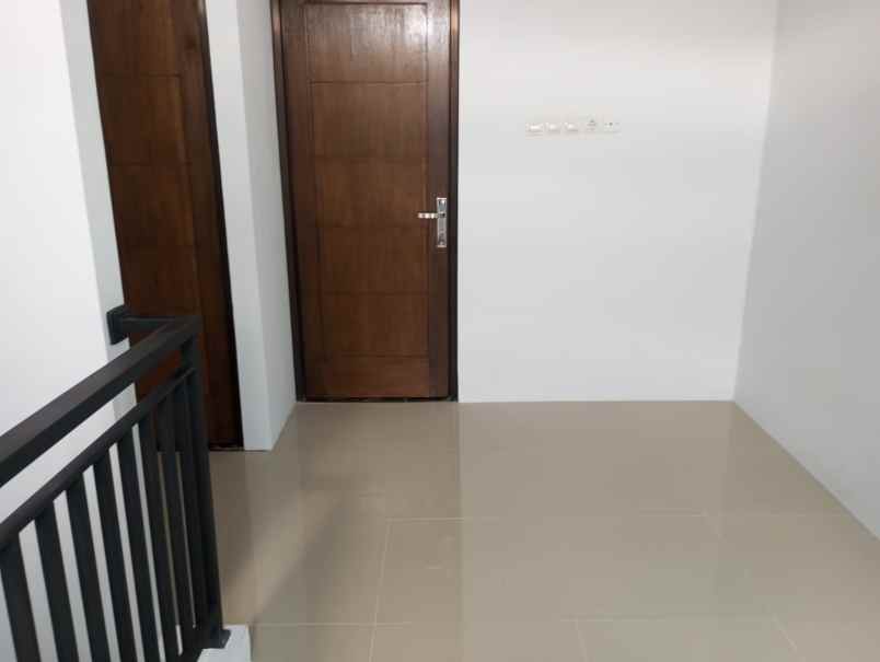 dijual rumah jl kalisari 3 cijantung