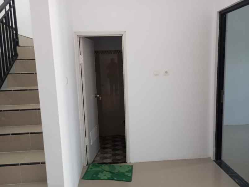 dijual rumah jl kalisari 3 cijantung