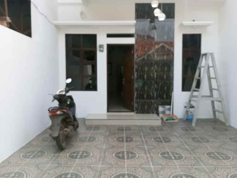 dijual rumah jl kalisari 3 cijantung