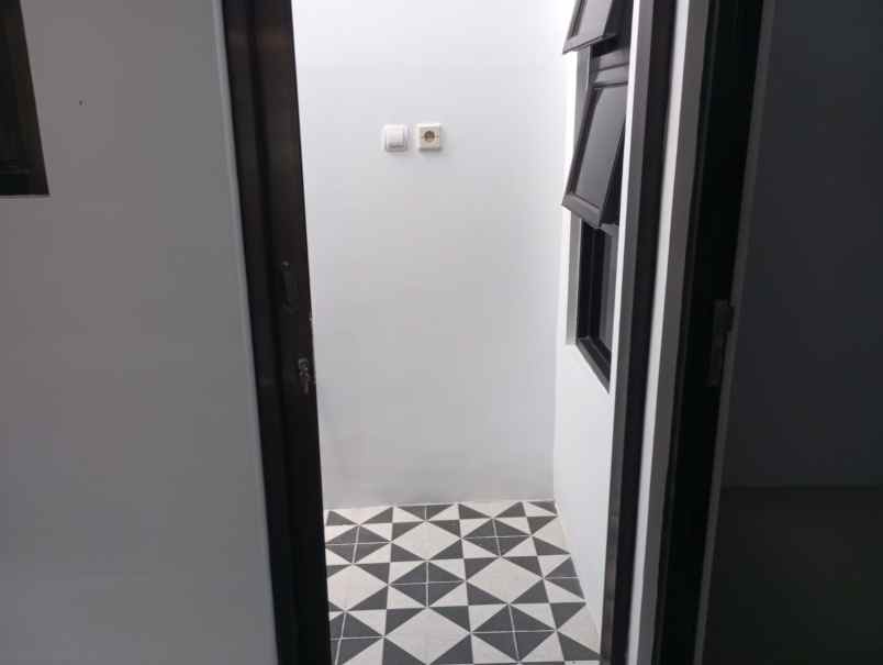 dijual rumah jl kalisari 3 cijantung