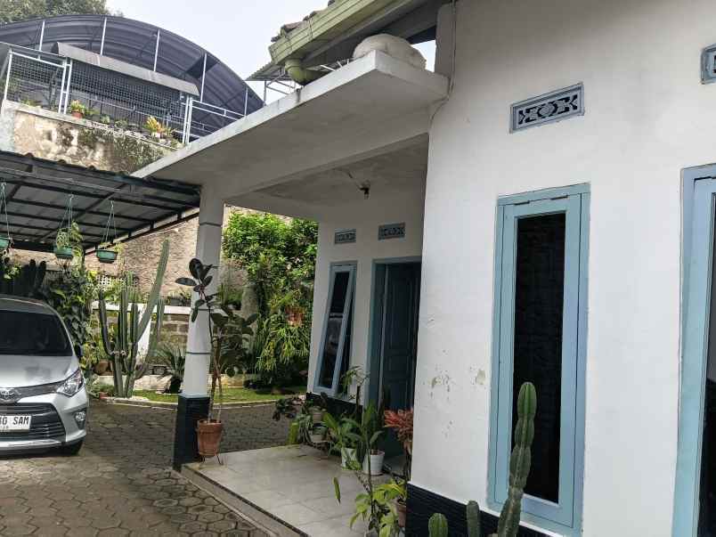 dijual rumah jl kamarung