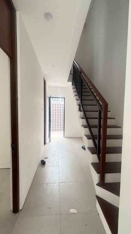 dijual rumah jl kelapa kuning