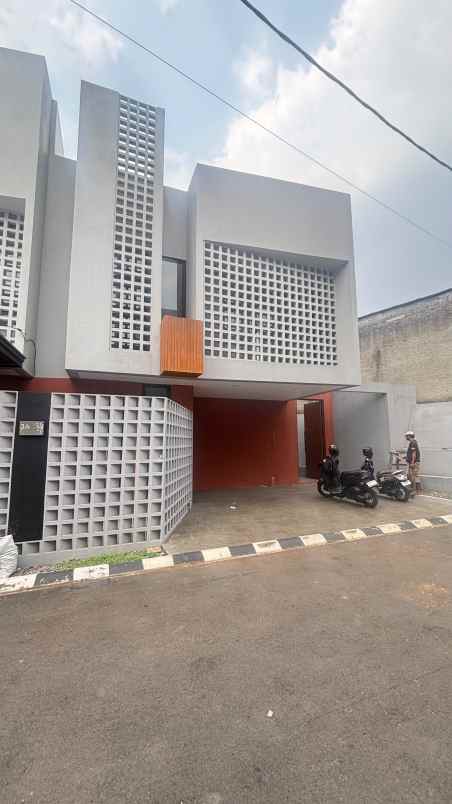 dijual rumah jl kelapa kuning