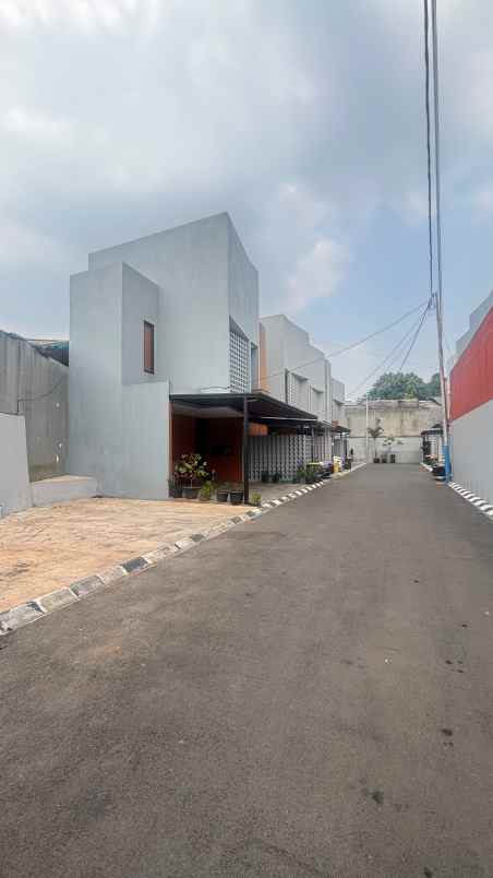 dijual rumah jl kelapa kuning