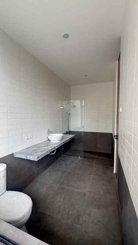 dijual rumah jl kelapa kuning