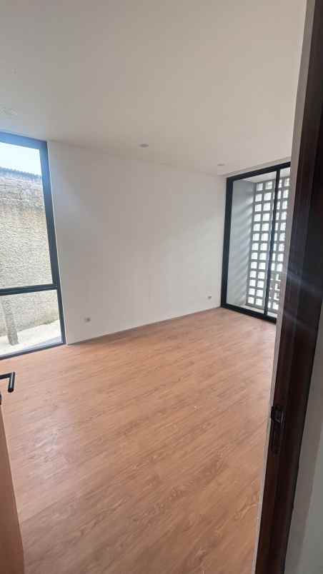 dijual rumah jl kelapa kuning