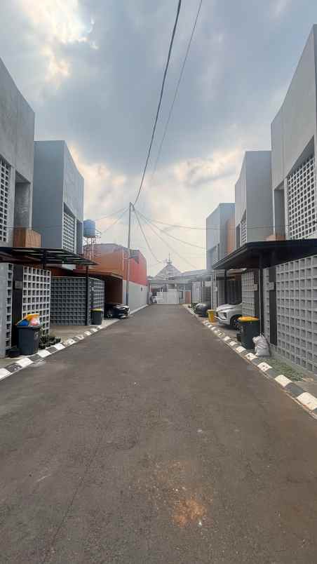 dijual rumah jl kelapa kuning