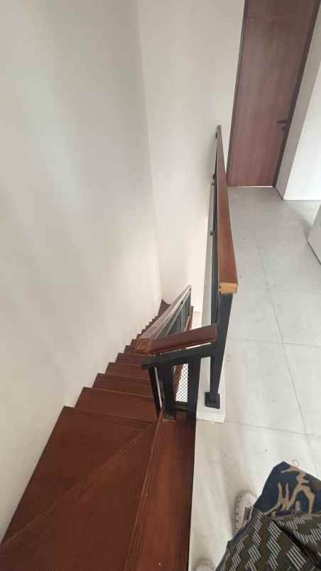 dijual rumah jl kelapa kuning