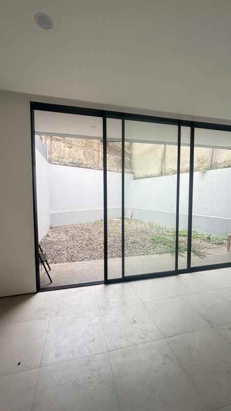 dijual rumah jl kelapa kuning