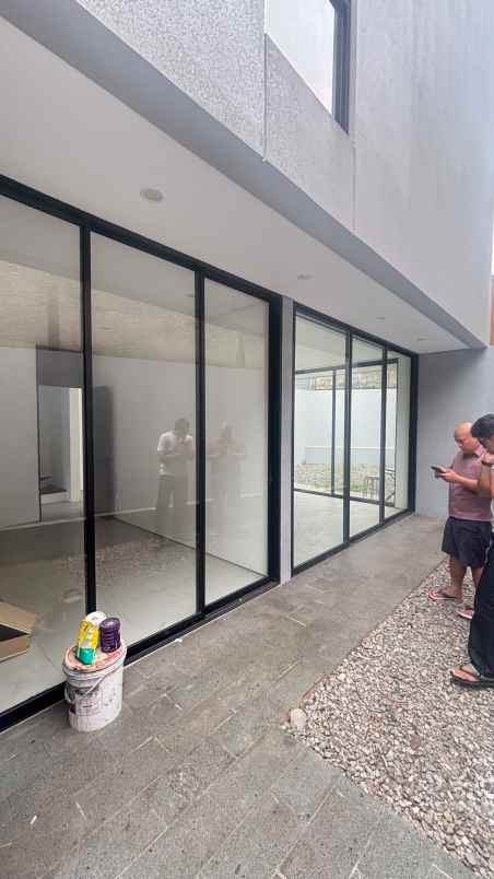 dijual rumah jl kelapa kuning
