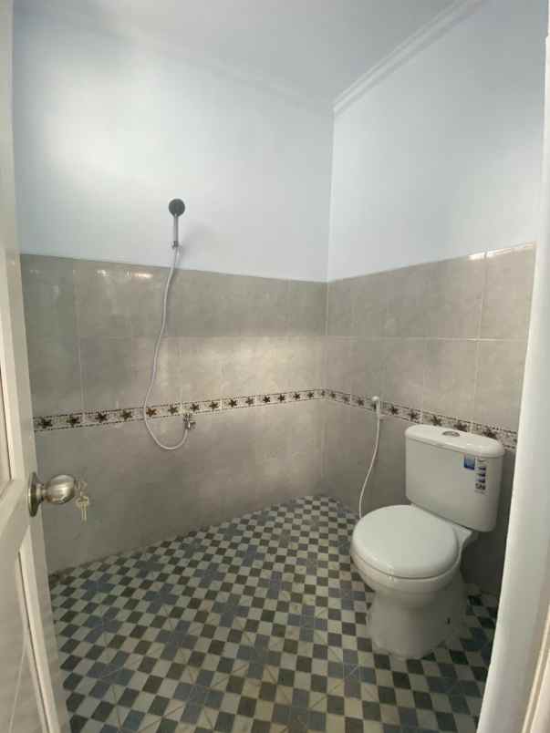 dijual rumah jl kemang 1 belakang waterpark