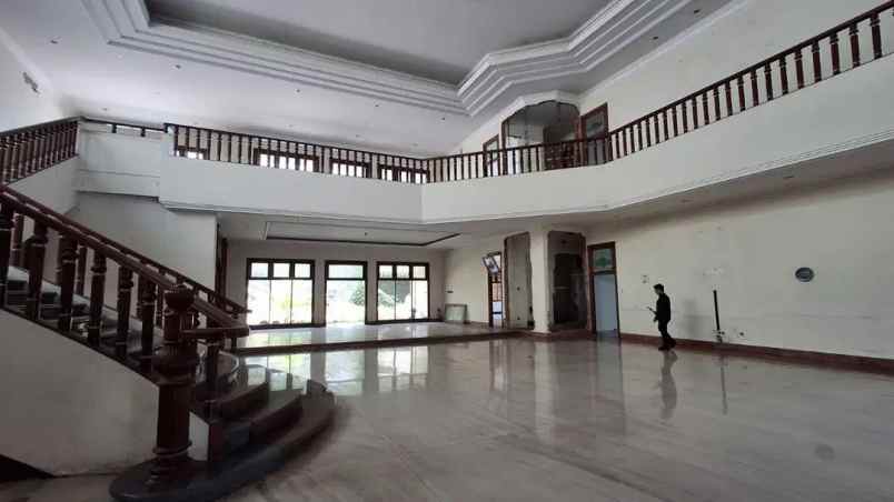 dijual rumah jl kertajaya indah gebang