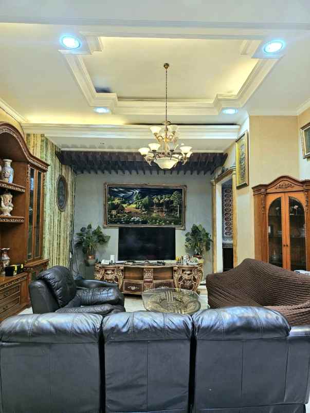 dijual rumah jl kiaracondong